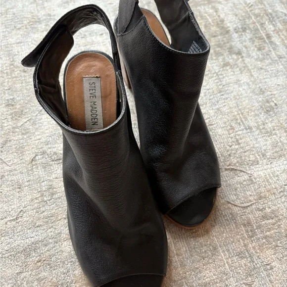 Steve Madden Black Leather Peep Toe Heels - Picture 2 of 4